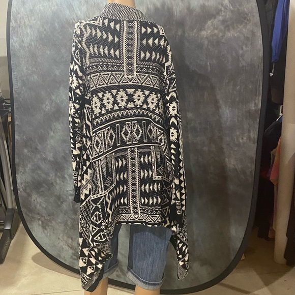 EUC Aztec Style Cardigan, size Large - Picture 2 of 4